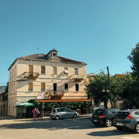Luka Apartment