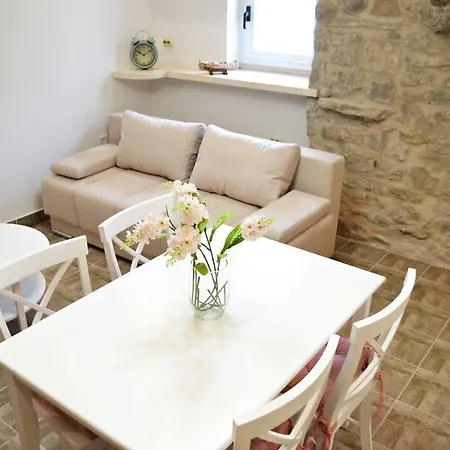 Luka Apartament Kaštela
